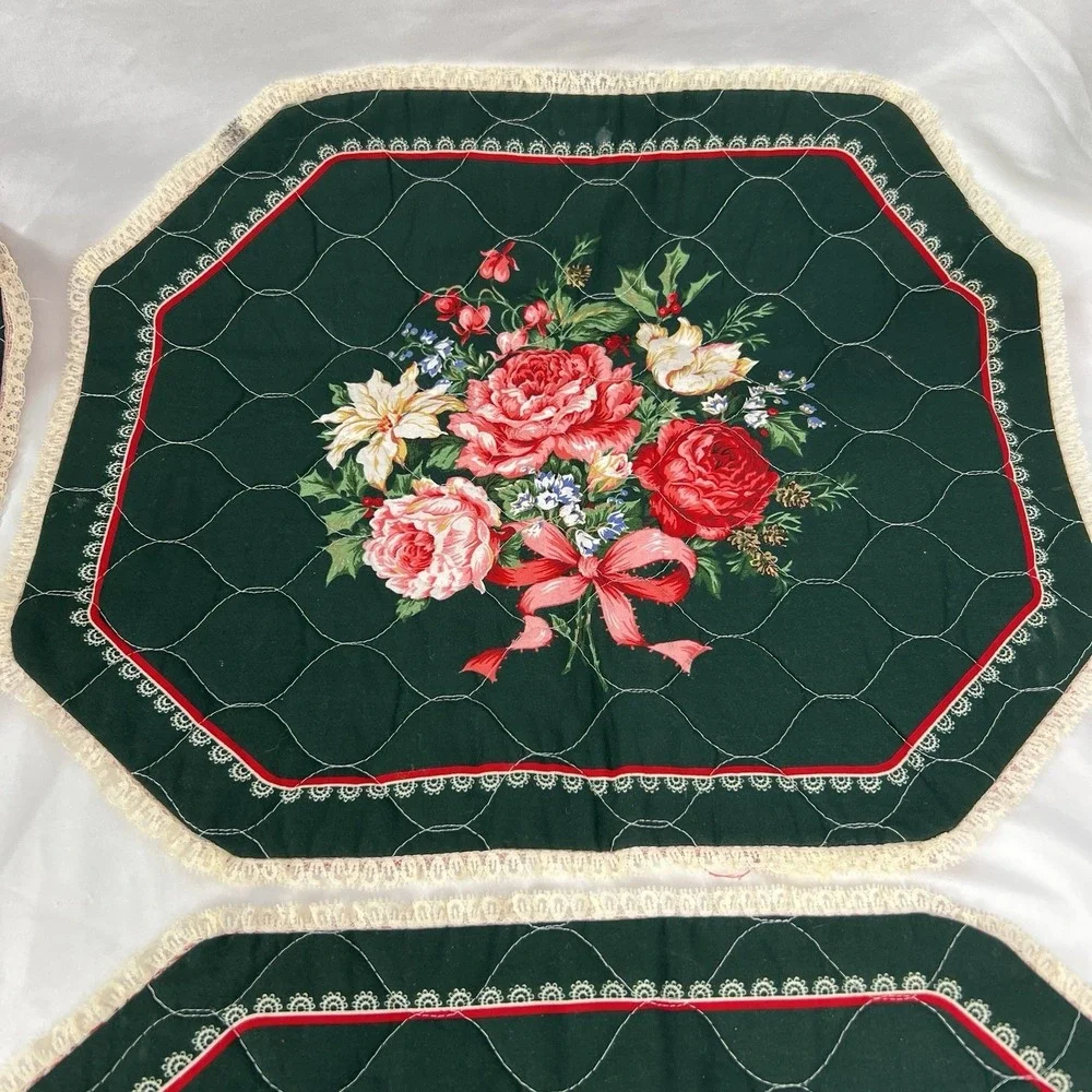 Vintage Quilted Floral Placemats Set‎ of 4 Green Red Cottagecore Holiday Roses